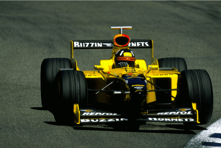 o-damon-hill-giortazi-ta-64a-genethlia-tou-mia-anadromi-sta-monothesia-tou-sti-formula-1