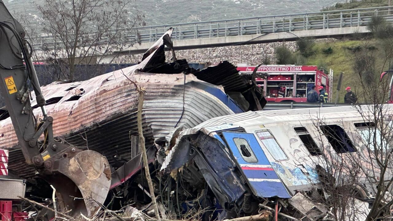 18 μήνες μετά τα Τέμπη, οι συγγενείς βρίσκουν ακόμα μακάβρια πειστήρια του εγκλήματος πεταμένα! - Φρίκη με όσα εντόπισε η ομάδα Anubis.