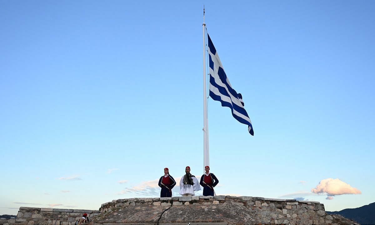 Ψήλωσαν οι Έλληνες και έγιναν ψηλότεροι από Αμερικανούς - Ρώσους - Τούρκους - Καναδούς και Γάλλους. Ο πίνακας με τα ύψη των χωρών αναλυτικά.β