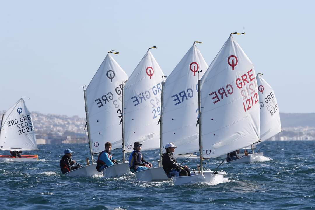 Με τη συμμετοχή 136 αγοριών και 73 κοριτσιών από 41 ομίλους της χώρας ολοκληρώθηκε στον Σαρωνικό κόλπο το πανελλήνιο πρωτάθλημα Οπτιμιστ U16.