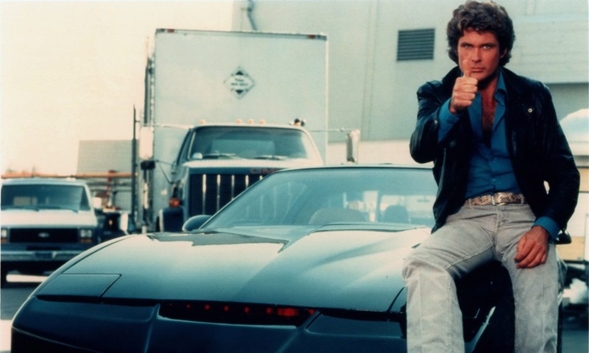 Ήταν ο «Knight Rider» (Ιππότης της ασφάλτου) με πρωταγωνιστές ένα αυτοκίνητο που μιλούσε και σκεφτόταν σαν άνθρωπος