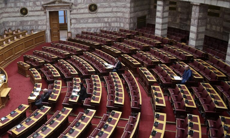 Το ξέρετε ότι αν οι βουλευτές γινόταν 200 τα χρήματα που εξοικονομούμε φτάνουν για την ετήσια συντηρηση του σιδηρόδρομου;