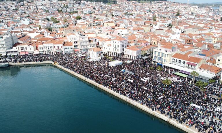 Συλλαλητήριο για τα Τέμπη: Συγκλονιστική παρουσία σε όλη την Ελλάδα – Δείτε βίντεο από τις συγκεντρώσεις (vids)